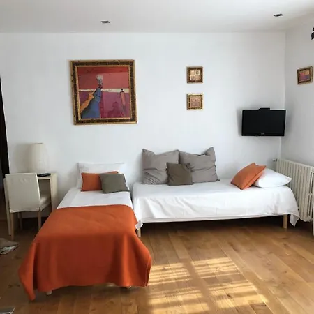 ベッド・アンド・ブレックファスト La Maison D'anne-do Chambres D'hotes ミルポワ