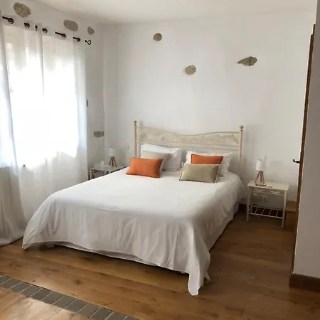 ベッド・アンド・ブレックファスト La Maison D'anne-do Chambres D'hotes ミルポワ